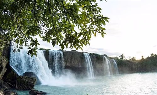 Thác Dray Nur trên dòng Sêrêpốk. Ảnh: baodaklak.vn