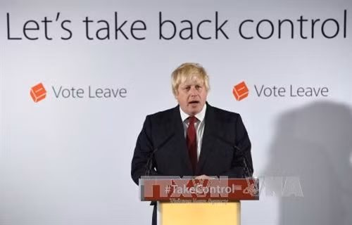 Cựu Thị trưởng London Boris Johnson phát biểu trong cuộc họp báo ở London, Anh ngày 24/6. Ảnh: THX/TTXVN