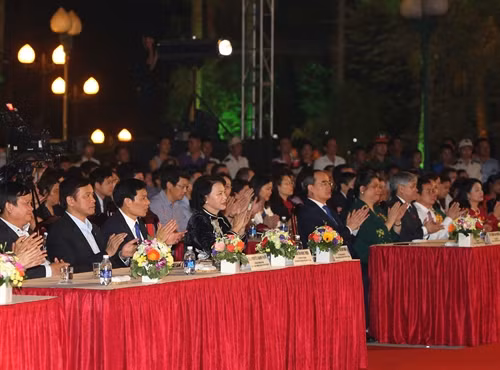 Chủ tịch Quốc hội Nguyễn Thị Kim Ngân, Chủ tịch Ủy ban Trung ương MTTQ Việt Nam Nguyễn Thiện Nhân, Phó Chủ tịch Quốc hội Tòng Thị Phóng và các đại biểu dự Lễ khai mạc. Ảnh: Trọng Đức - TTXVN