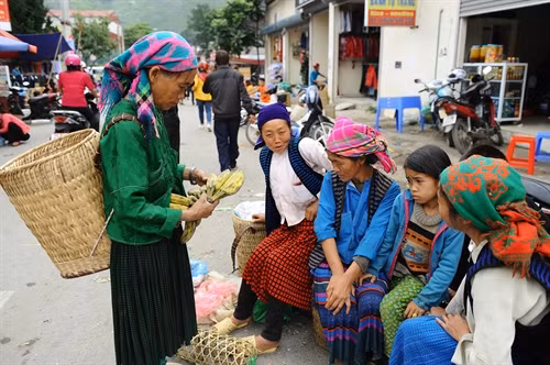 Ít có vật dụng nào gần gũi và gắn bó với người Mông như chiếc quẩy tấu.