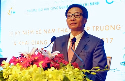 Phó Thủ tướng Chính phủ Vũ Đức Đam phát biểu tại lễ kỷ niệm 60 năm thành lập trường Đại học Công nghiệp Thành phố Hồ Chí Minh. Ảnh: Thế Anh- TTXVN