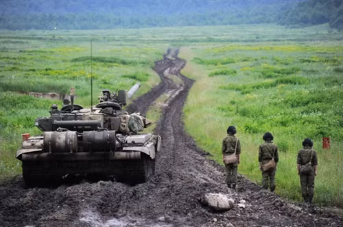 Dũng mãnh dàn xe tăng T-90 ảnh 2