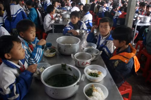 Thầy, cô xuống bản tìm học sinh ra lớp ảnh 2