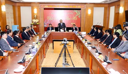 Nhân dịp năm mới BínhThân 2016, chiều 16/2/2016, Phó Thủ tướng Chính phủ Nguyễn Xuân Phúc đến thăm và làm việc với Ban Kinh tế Trung ương. Ảnh: An Đăng – TTXVN
