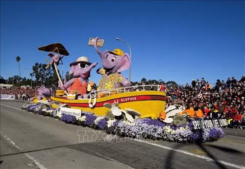 Nữ hoàng Hoa hồng và các nàng công chúa tại Lễ hội hoa hồng ở Pasadena, California, Mỹ ngày 1/1/2019. Ảnh: THX/ TTXVN Xe hoa tại Lễ hội hoa hồng ở Pasadena, California, Mỹ ngày 1/1/2019. Ảnh: THX/ TTXVN Ban nhạc biểu diễn tại Lễ hội hoa hồng ở Pasadena, California, Mỹ ngày 1/1/2019. Ảnh: THX/ TTXVN Xe hoa tại Lễ hội hoa hồng ở Pasadena, California, Mỹ ngày 1/1/2019. Ảnh: THX/ TTXVN Ban nhạc biểu diễn tại Lễ hội hoa hồng ở Pasadena, California, Mỹ ngày 1/1/2019. Ảnh: THX/ TTXVN Các vũ công tại Lễ hội hoa hồng ở Pasadena, California, Mỹ ngày 1/1/2019. Ảnh: THX/ TTXVN Đây là lễ hội thường niên được người Mỹ háo hức mong chờ mỗi dịp đầu năm mới. Ảnh: THX/ TTXVN