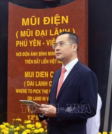 Ông Phạm Đại Dương, Chủ tịch UBND tỉnh Phú Yên phát biểu tại buổi lễ chào cờ. Ảnh: Thế Lập - TTXVN