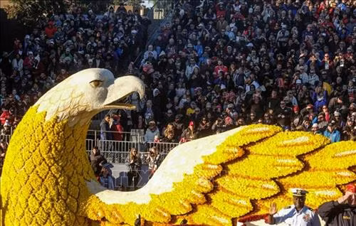 Nữ hoàng Hoa hồng và các nàng công chúa tại Lễ hội hoa hồng ở Pasadena, California, Mỹ ngày 1/1/2019. Ảnh: THX/ TTXVN Xe hoa tại Lễ hội hoa hồng ở Pasadena, California, Mỹ ngày 1/1/2019. Ảnh: THX/ TTXVN Ban nhạc biểu diễn tại Lễ hội hoa hồng ở Pasadena, California, Mỹ ngày 1/1/2019. Ảnh: THX/ TTXVN Xe hoa tại Lễ hội hoa hồng ở Pasadena, California, Mỹ ngày 1/1/2019. Ảnh: THX/ TTXVN Ban nhạc biểu diễn tại Lễ hội hoa hồng ở Pasadena, California, Mỹ ngày 1/1/2019. Ảnh: THX/ TTXVN Các vũ công tại Lễ hội hoa hồng ở Pasadena, California, Mỹ ngày 1/1/2019. Ảnh: THX/ TTXVN Đây là lễ hội thường niên được người Mỹ háo hức mong chờ mỗi dịp đầu năm mới. Ảnh: THX/ TTXVN