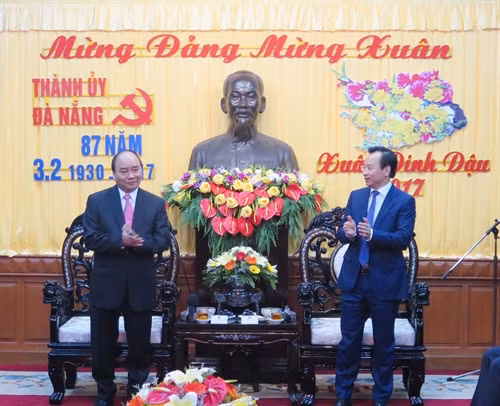 Thủ tướng Nguyễn Xuân Phúc thăm, chúc Tết Đảng bộ, chính quyền, nhân dân và các lực lượng vũ trang thành phố Đà Nẵng. Ảnh: Văn Sơn – TTXVN