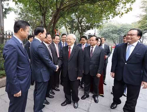 Tổng Bí thư Nguyễn Phú Trọng với các đại biểu. Ảnh : Trí Dũng – TTXVN