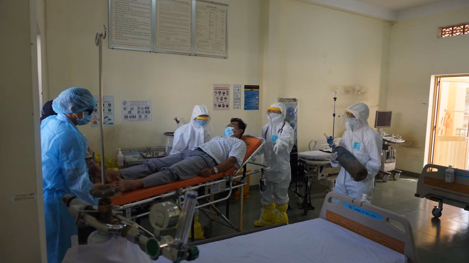 Dịch COVID-19: Thành phố Hồ Chí Minh phấn đấu sớm có nguồn vaccine nội ảnh 1
