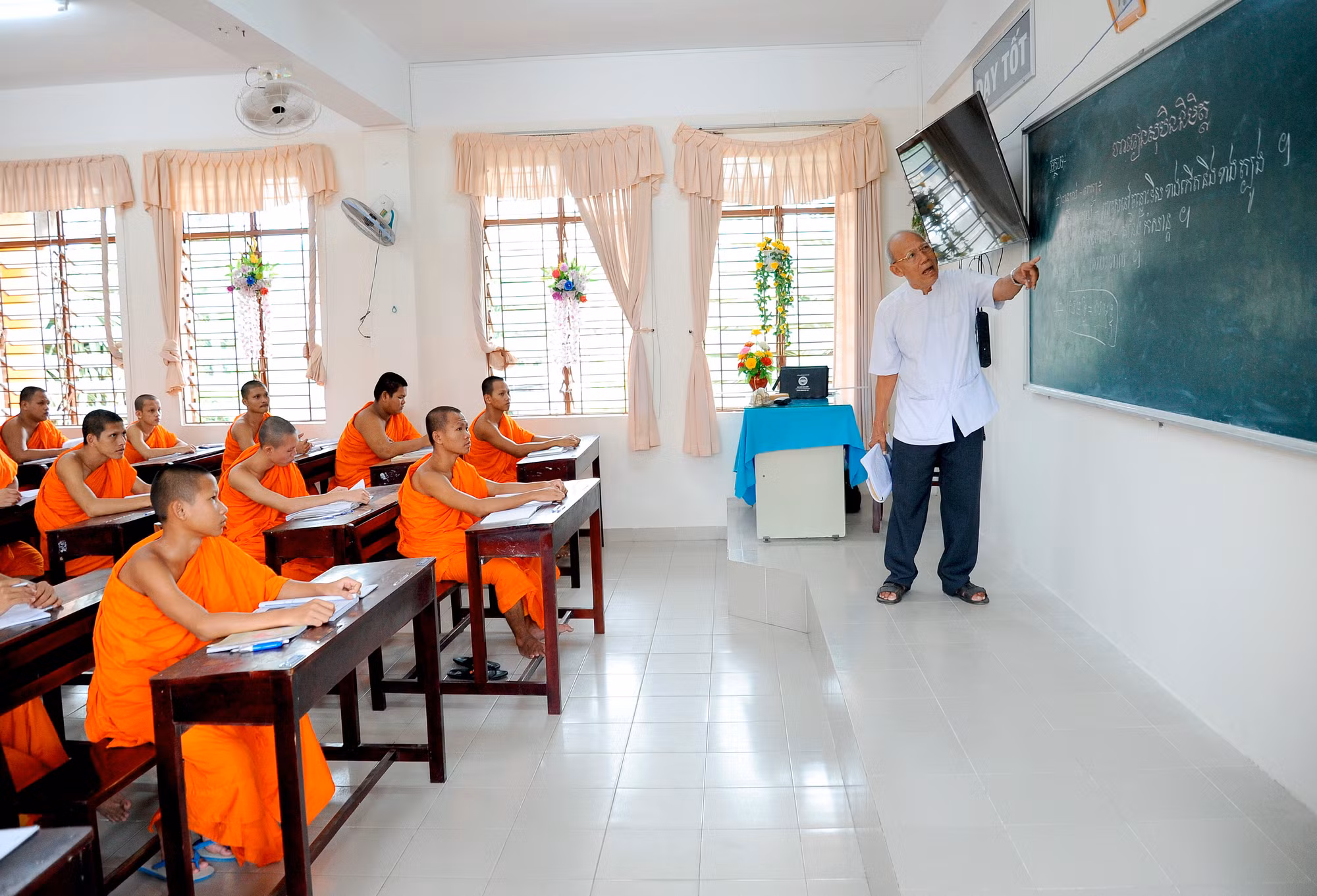 Nhà giáo của phum sóc Khmer Nam Bộ ảnh 3