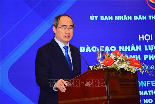 Bí thư Thành ủy Thành phố Hồ Chí Minh Nguyễn Thiện Nhân phát biểu tại hội thảo. Ảnh: Thanh Vũ - TTXVN