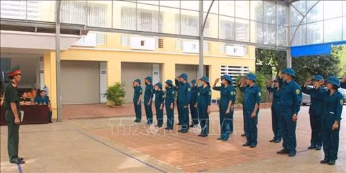 Đoàn kiểm tra Quân khu 2 kiểm tra kỹ năng Quân sự của lực lượng Tự vệ Bảo hiểm xã hội tỉnh Sơn La. Ảnh: TTXVN phát