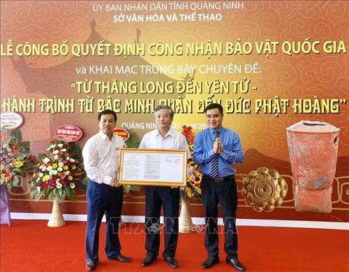 Lễ công bố quyết định công nhận bảo vật Quốc gia. Ảnh: Văn Đức – TTXVN