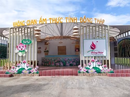 Cận cảnh các khu gian ẩm thực của các tỉnh. Ảnh: Huyền Trang – TTXVN