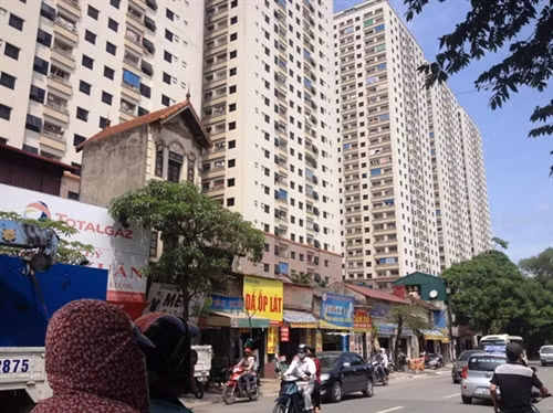 Chung cư giá rẻ nhếch nhác vì chợ cóc, hàng quán, ách tắc giao thông ảnh 12