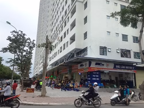 Chung cư giá rẻ nhếch nhác vì chợ cóc, hàng quán, ách tắc giao thông ảnh 7