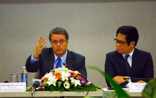 Tổng giám đốc WTO Roberto Azevedo đối thoại với doanh nghiệp Việt Nam, ngày 15/4. Ảnh: TTXVN