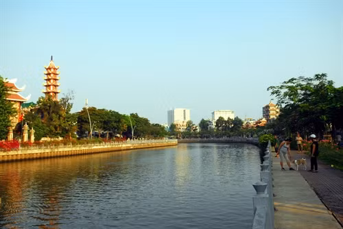 Dòng kênh Nhiêu Lộc - Thị Nghè.