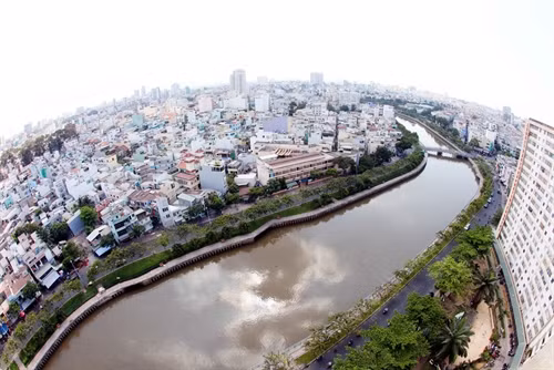 Dòng kênh Nhiêu Lộc - Thị Nghè nhìn từ trên cao.