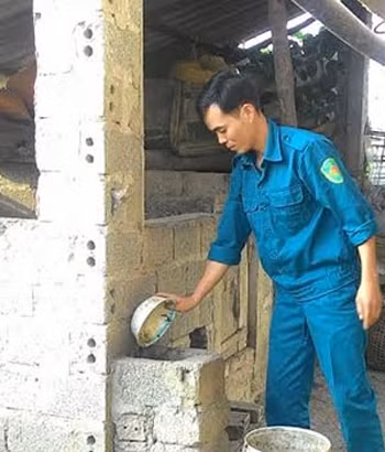 Bản đội trưởng dân quân gương mẫu ảnh 1