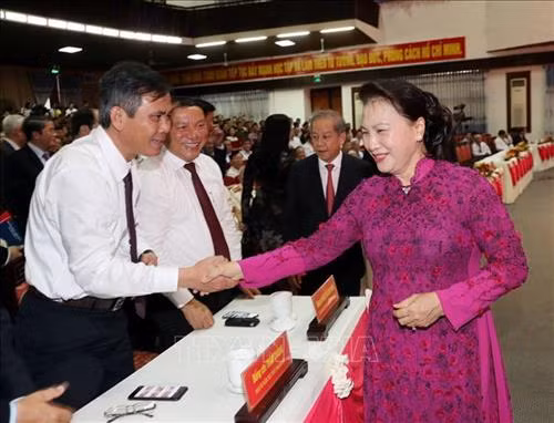 Chủ tịch Quốc hội Nguyễn Thị Kim Ngân với các đại biểu tham dự buổi lễ. Ảnh: Trọng Đức - TTXVN