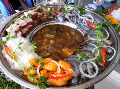 Lẩu mắm là một trong những đặc sản của người miền Tây