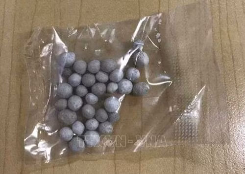 Những viên thuốc gia truyền được giới thiệu trị tiểu đường cấp tốc có chứa phenformin gây nhiễm a-xít lactic. Ảnh: TTXVN phát