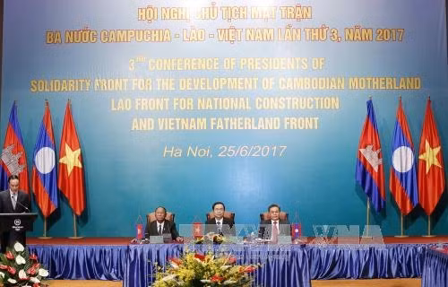 Đoàn Chủ tịch ba nước Campuchia - Lào - Việt Nam chủ trì hội nghị. Ảnh: Văn Điệp – TTXVN.