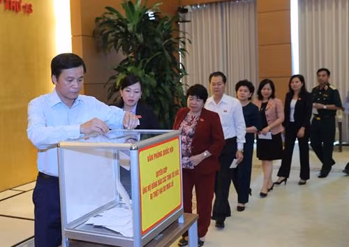 Quyên góp ủng hộ đồng bào lũ lụt