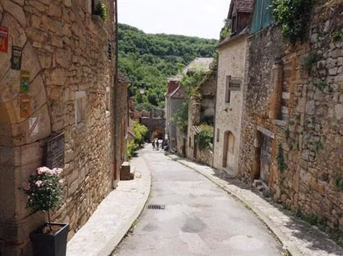 Ngoạn mục làng cổ Rocamadour cheo leo trên vách núi ảnh 9