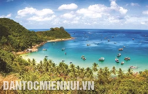 Mỗi địa danh ở Nam Du đều mang một dáng vẻ riêng cùng với biển xanh tạo thành một quần thể tuyệt đẹp