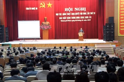 Ngày 3/1/2017, Tỉnh ủy Nghệ An tổ chức Hội nghị học tập, quán triệt và triển khai thực hiện Nghị quyết Hội nghị lần thứ tư Ban Chấp hành Trung ương Đảng (khóa XII) cho lãnh đạo các cơ quan ban ngành địa phương trong tỉnh. Ảnh: Bích Huệ -TTXVN