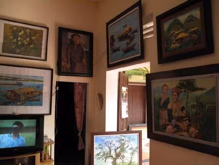 Phòng tranh tại làng họa sĩ Cổ Đô. Ảnh: baotintuc.vn
