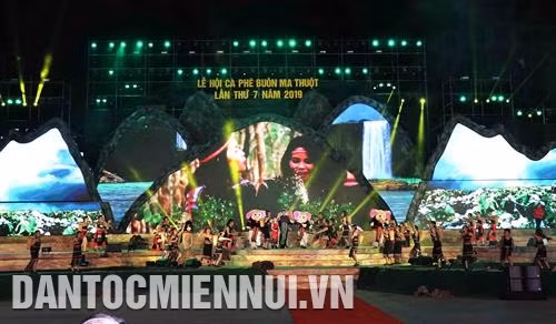 Festival cà phê Buôn Ma Thuột được tổ chức định kỳ 2 năm một lần tại Buôn Ma Thuột đã trở thành thương hiệu riêng của thành phố. Ảnh: Phạm Cường