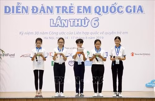 Đại biểu trẻ em đưa ra các thông điệp của mình tại Diễn đàn. Ảnh: Anh Tuấn - TTXVN