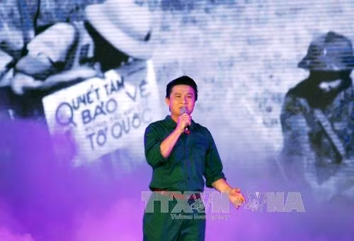 Chương trình nghệ thuật chào mừng tại Công viên Tượng đài Chủ tịch Hồ Chí Minh. Ảnh: Mạnh Linh-TTXVN