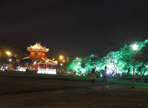 Chiếu sáng nghệ thuật Phu Văn Lâu, Huế về đêm