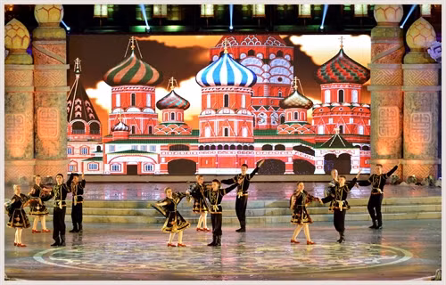 Đoàn nghệ thuật đến từ nước Nga biểu diễn trong đêm khai mạc Festival Huế 2016. Ảnh: Thanh Hà- TTXVN