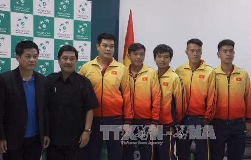 Đội tuyển Quần vợt Davis Cup Việt Nam tại buổi họp báo về giải đấu. Ảnh: Xuân Dự - TTXVN