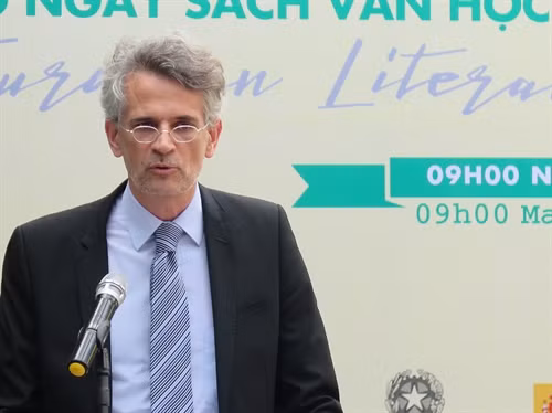 Ông Emmanuel Labrande, chủ tịch Hiệp hội các Viện văn hóa Châu Âu phát biểu tại buổi lễ