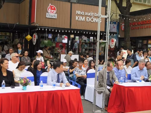 Quang cảnh lễ khai mạc