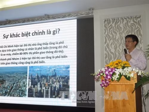 Tiến sỹ Kinh tế Lương Hoài Nam trình bày tại Hội thảo Ảnh: Hoàng Hải-TTXVN