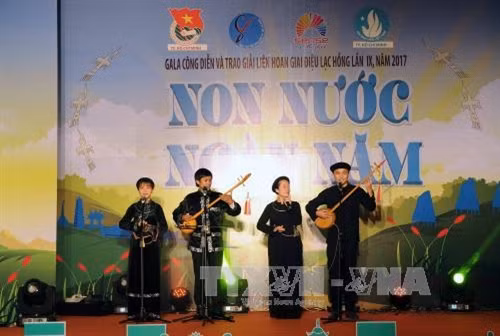 Tiết mục “Lập xuân” do các sinh viên dân tộc biểu diễn Ảnh: An Hiếu – TTXVN