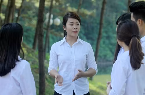 Đại biểu Triệu Thị Huyền, sinh năm 1992, dân tộc Dao, thường trú tại thôn Khe Phưa, xã Minh An, huyện Văn Chấn, tỉnh Yên Bái.