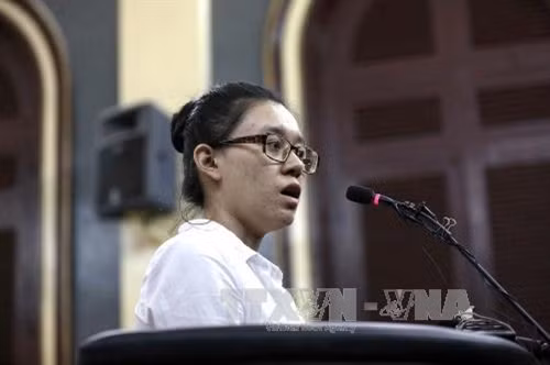 Nguyễn Đức Thùy Dung tại phiên tòa. Ảnh: TTXVN (phát)