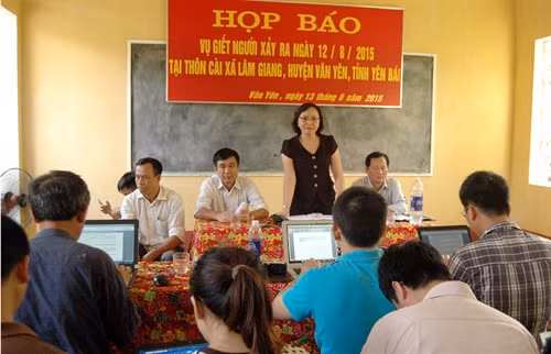 Bà Phạm Thị Thanh Trà, Chủ tịch UBND tỉnh Yên Bái trả lời các câu hỏi của phóng viên. Ảnh: Thế Duyệt- TTXVN