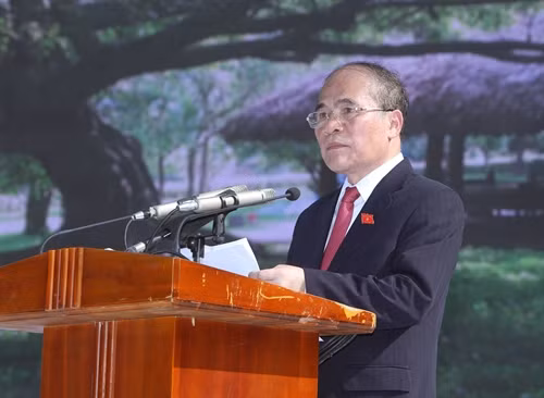 Chủ tịch Quốc hội Nguyễn Sinh Hùng đọc Diễn văn tại buổi lễ. Ảnh: Nhan Sáng-TTXVN