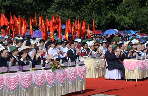 Lãnh đạo Đảng, Nhà nước và các đại biểu tham dự buổi lễ. Ảnh: Nhan Sáng-TTXVN