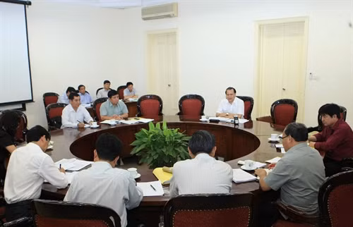Phó Thủ tướng Vũ Văn Ninh chủ cuộc họp về kết quả rà soát chính sách dân tộc giai đoạn 2011 – 2015 và đề xuất chính sách trung hạn giai đoạn 2016 – 2020. Ảnh: Doãn Tấn – TTXVN
